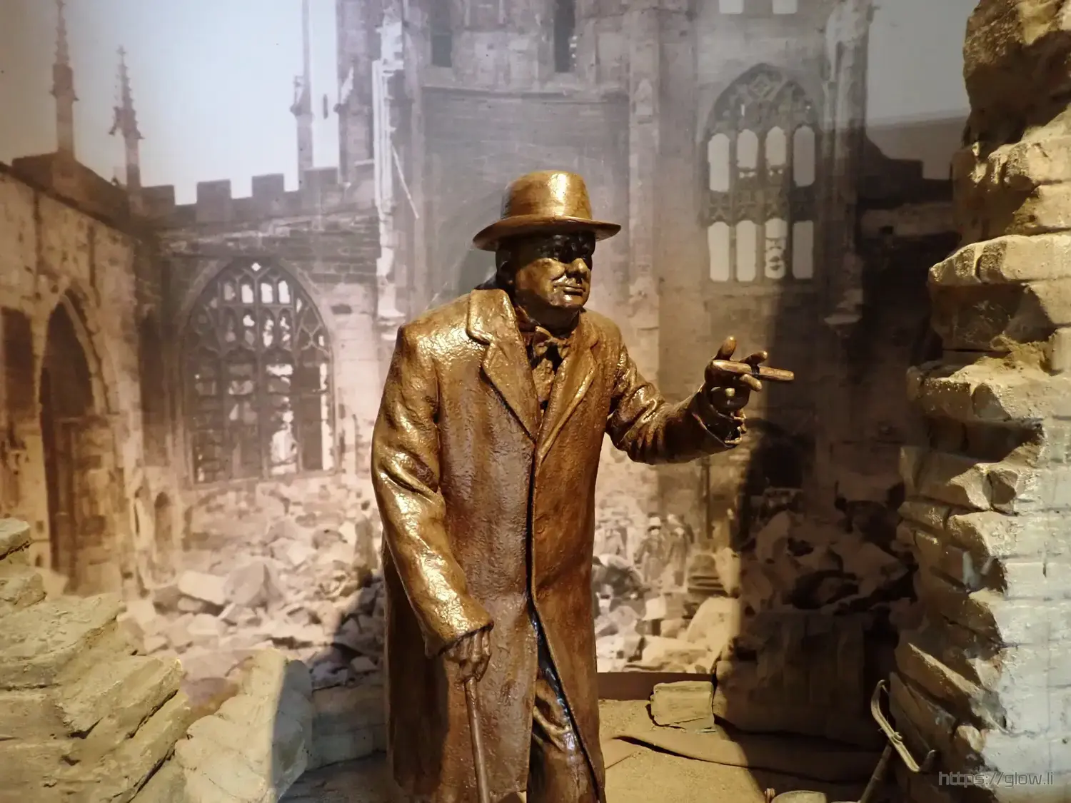 Photo of a Winston Churchill statue